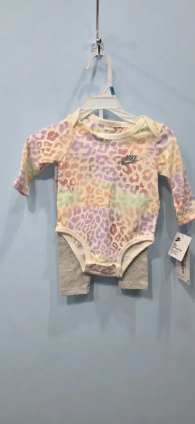 Conjunto Nike bebé estampado leopardo - miniatura 1