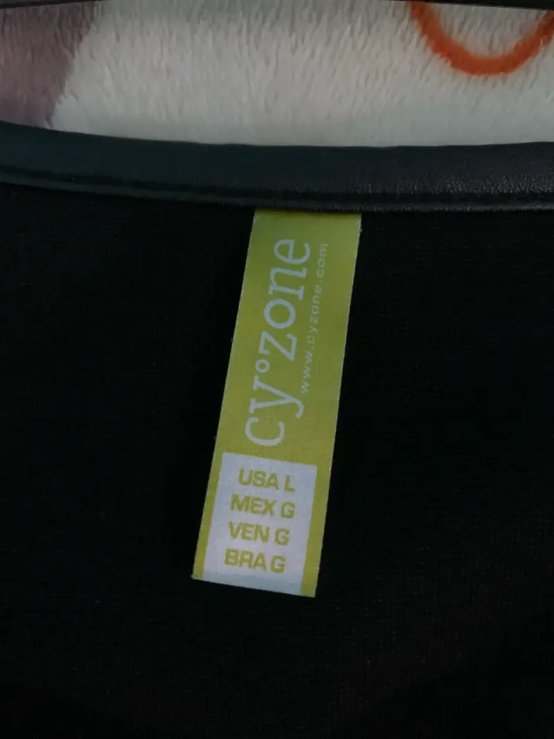 Blazer negra con cierre - 3