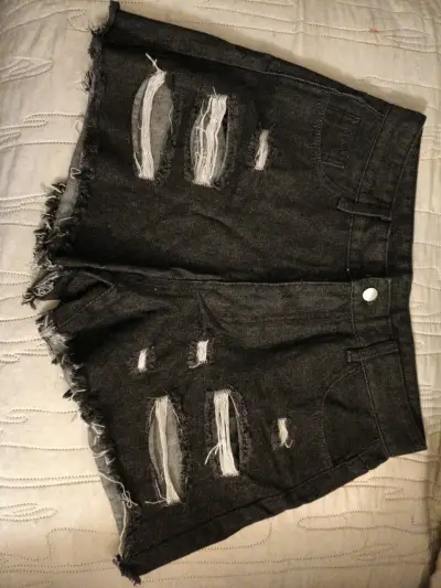Shorts denim estilo "destroyed"negros - miniatura 1
