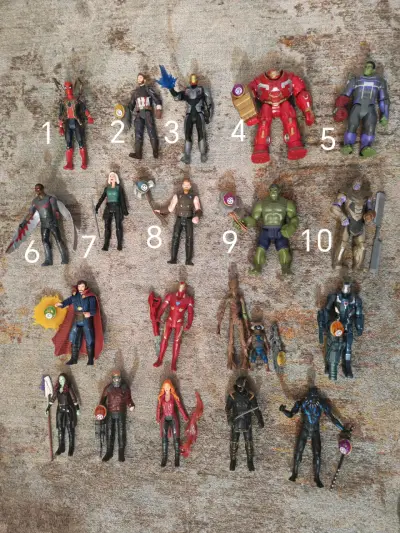 Set de figuras de acción de superhéroes - miniatura 1