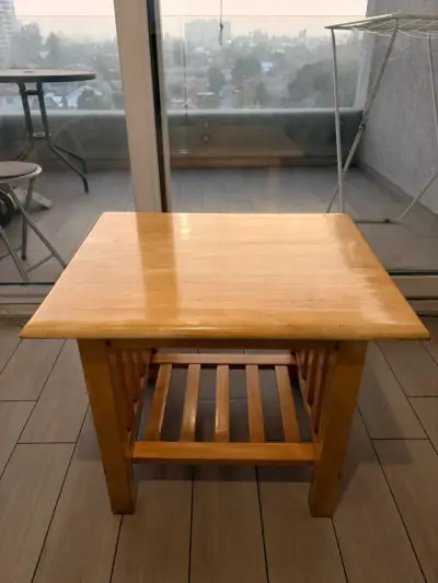 Mesa de madera pequeña - miniatura 1