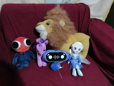 Lote de peluches de series y películas - miniatura 1
