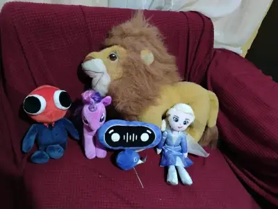 Lote de peluches de series y películas - miniatura 2