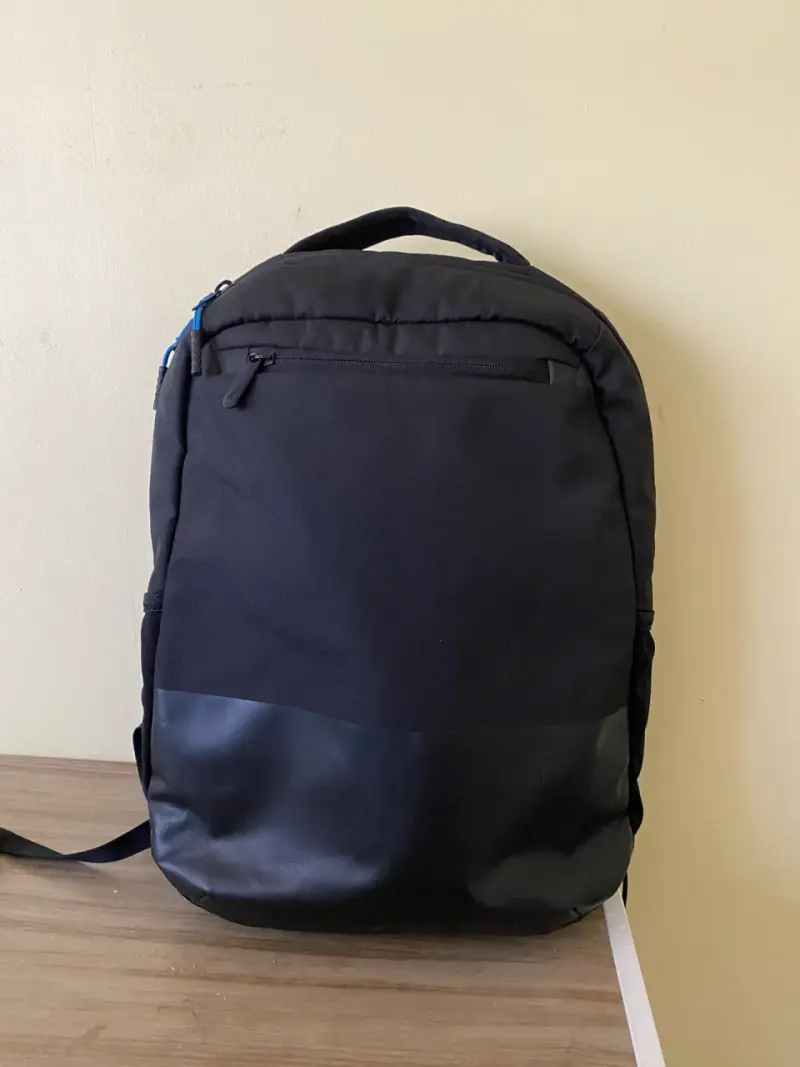 Mochila negra para laptop DELL - 1