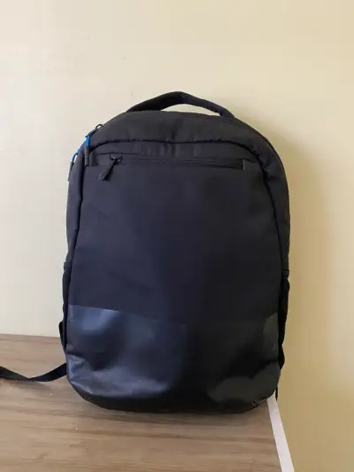 Mochila negra para laptop DELL - miniatura 1