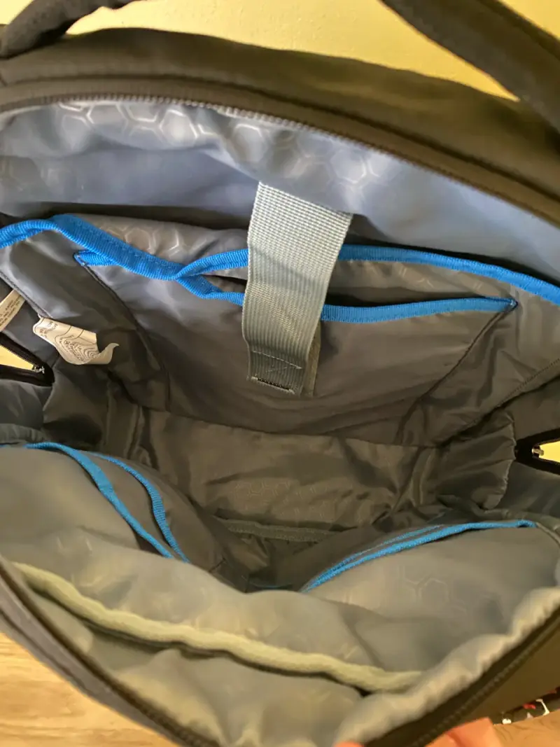 Mochila negra para laptop DELL - 3