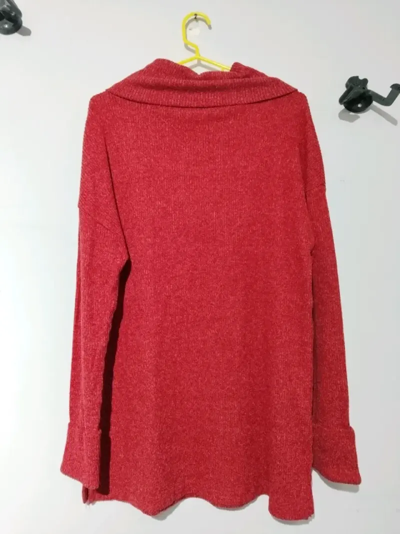 Jersey rojo con cuello alto - 2