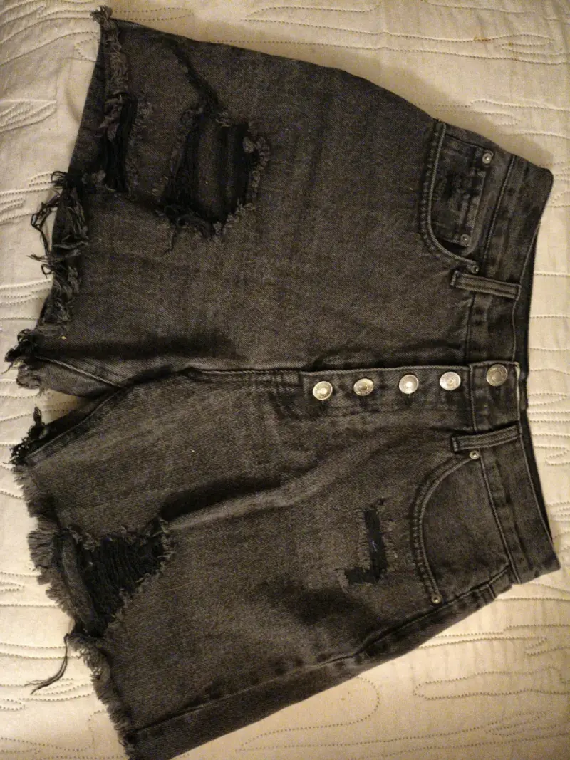 Shorts de mezclilla desgastados - 1