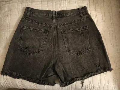 Shorts de mezclilla desgastados - miniatura 2