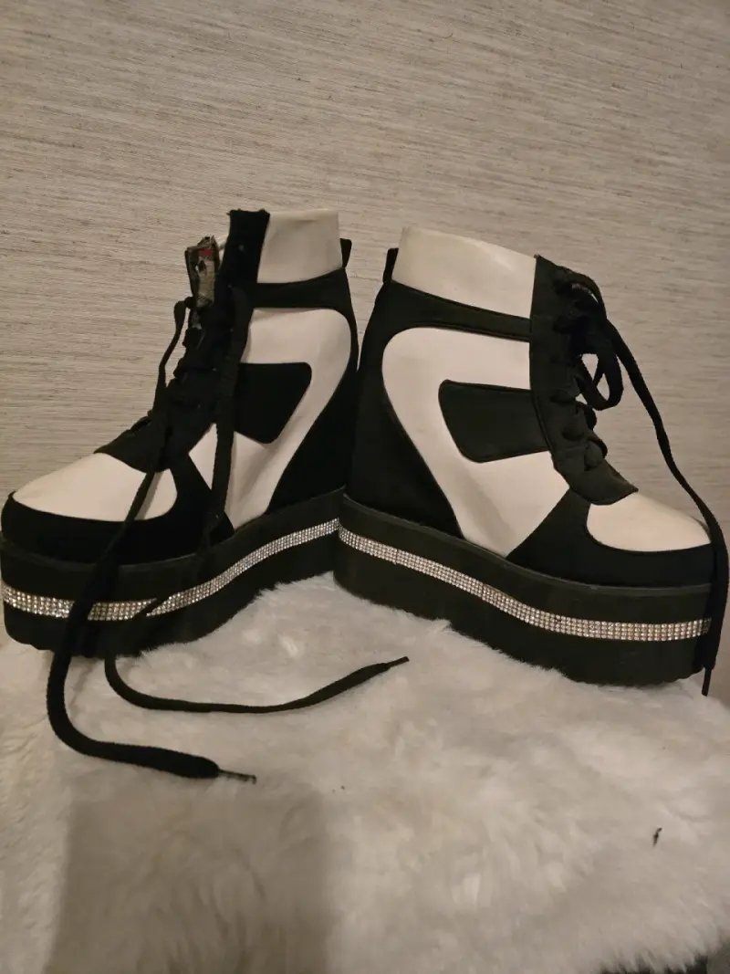 Botas negras con plataforma