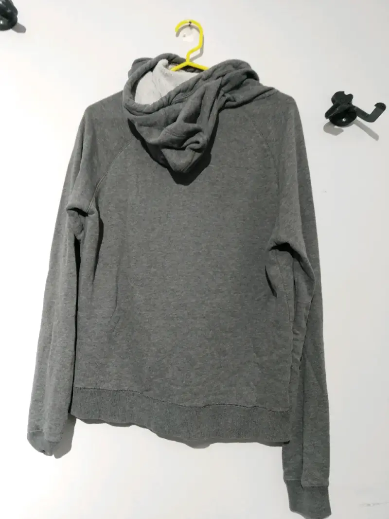 Polerón gris Nike con capucha - 2