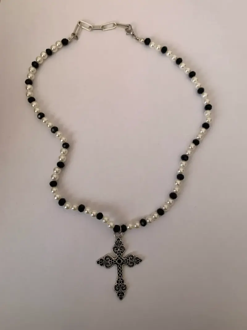 Collar rosario perlas y negro