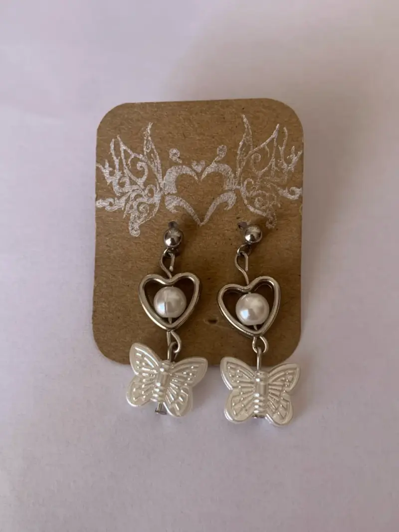 Pendientes de mariposa con corazón