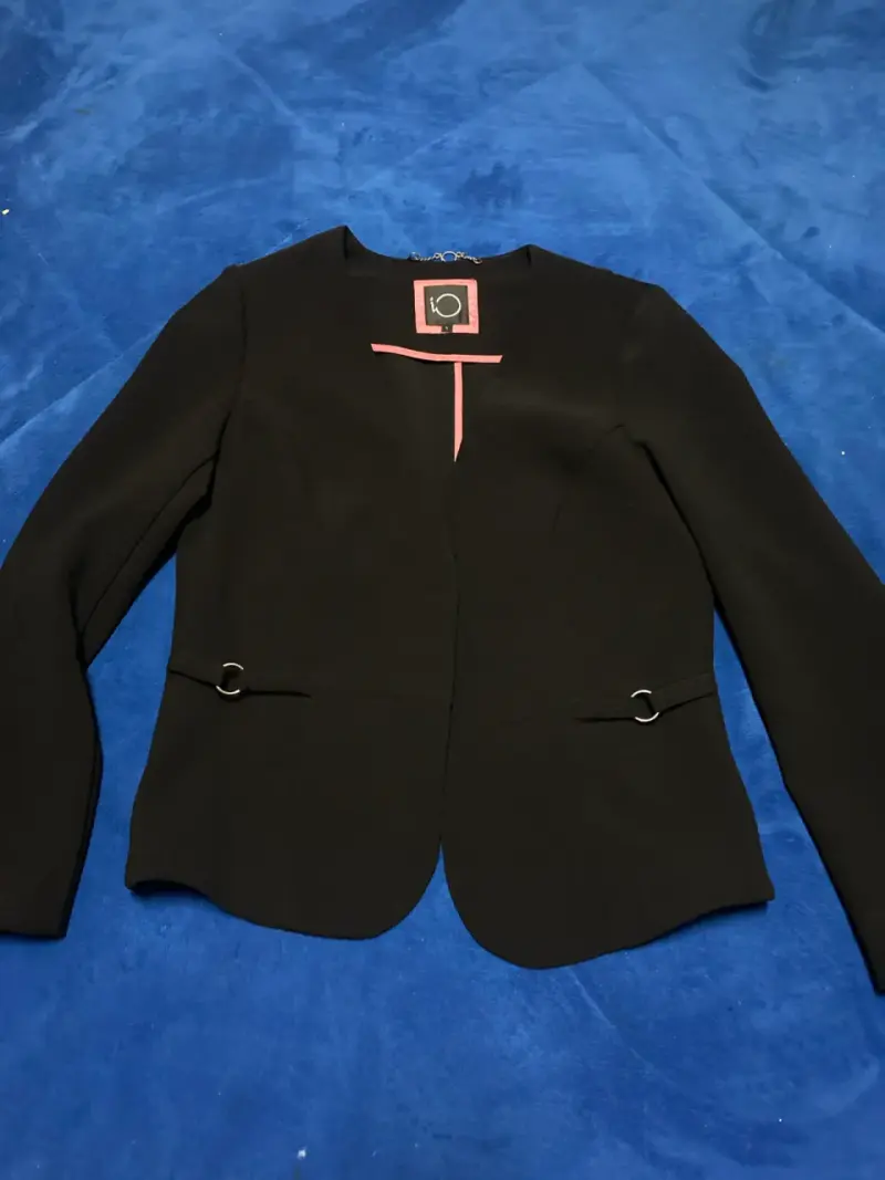 Blazer marca io negro elegante para mujer - 1