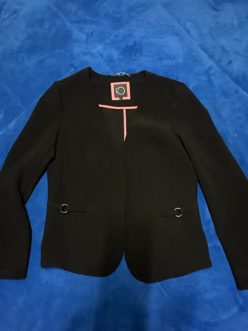 Blazer marca io negro elegante para mujer - 3