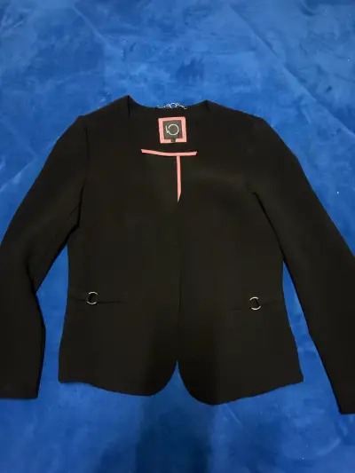 Blazer marca io negro elegante para mujer - miniatura 3