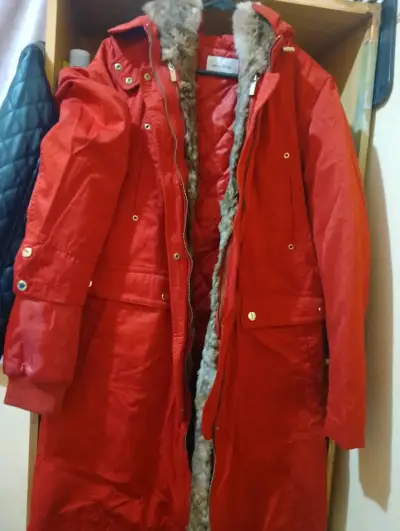 Parka roja con forro de piel - miniatura 1