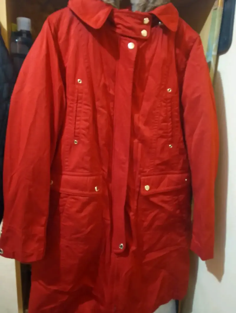 Parka roja con forro de piel - 2