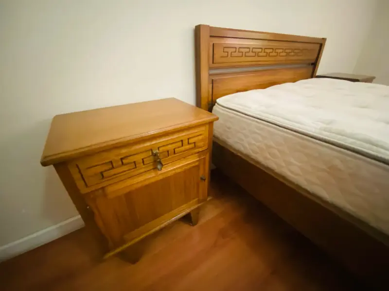 Juego de dormitorio de madera - 3