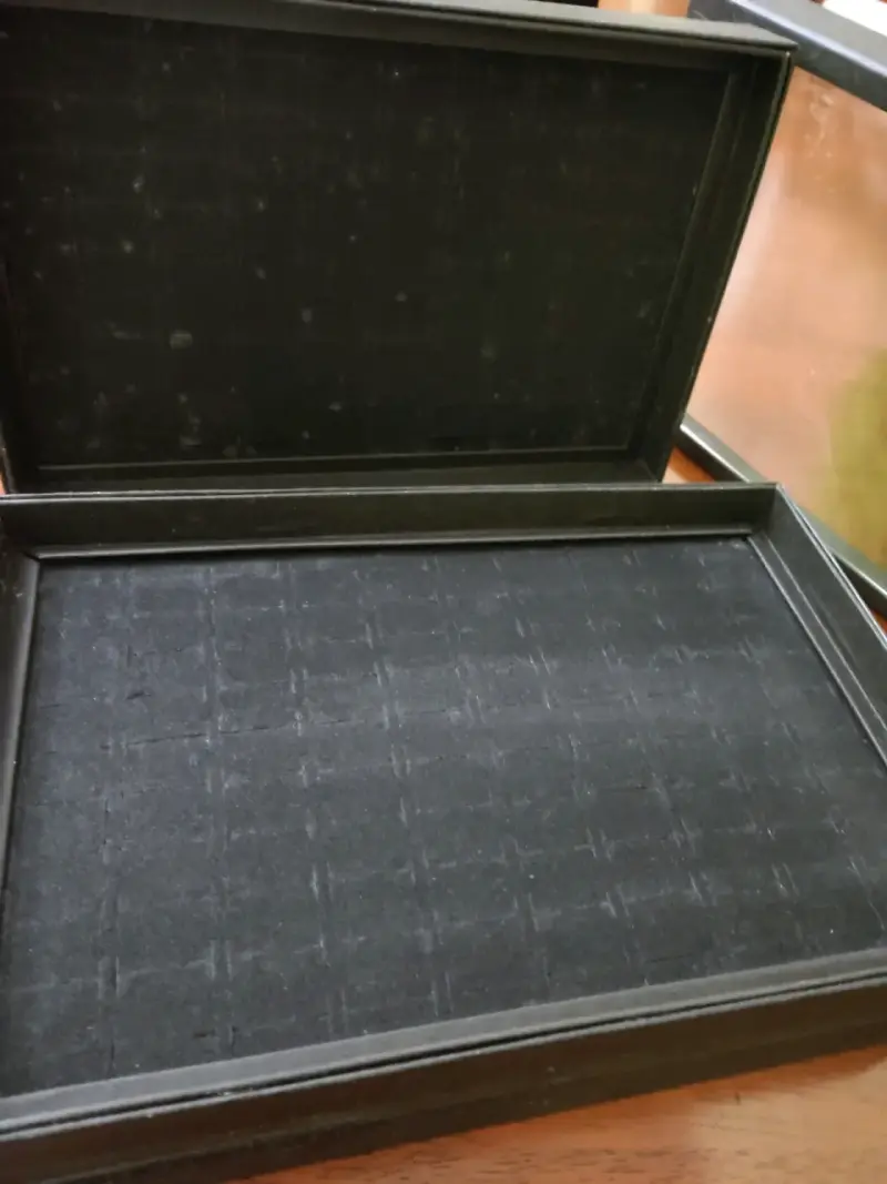 Caja organizadora negra para anillos. - 1