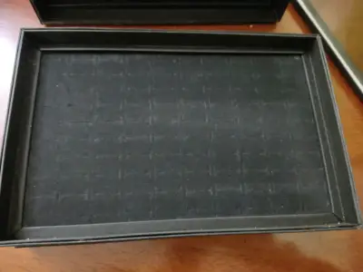 Caja organizadora negra para anillos. - miniatura 2