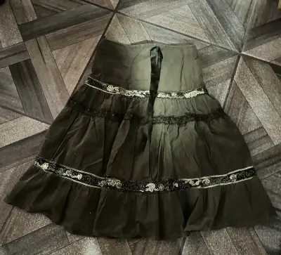 Falda verde oscuro con encaje - miniatura 3