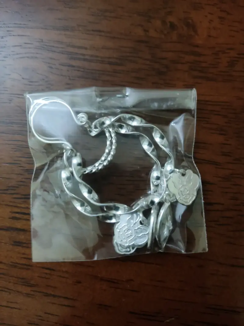 Aros de plata 925 con dijes Minnie.