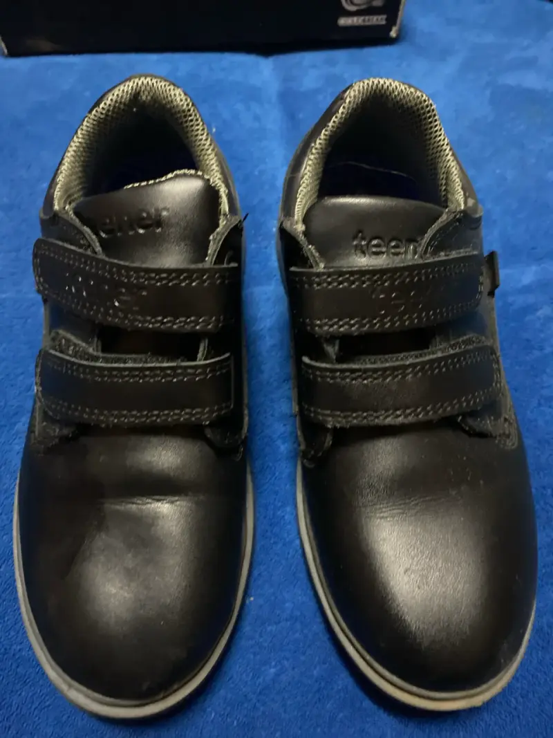 Zapatos escolares negros con velcro - 1