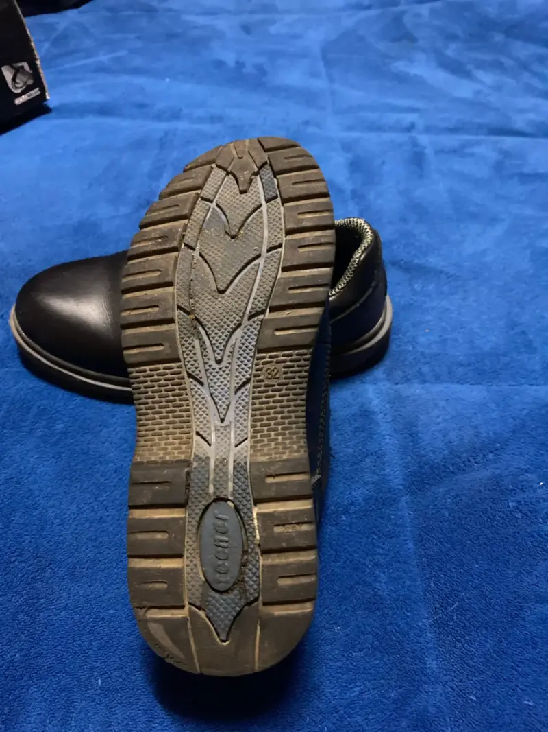 Zapatos escolares negros con velcro - 3