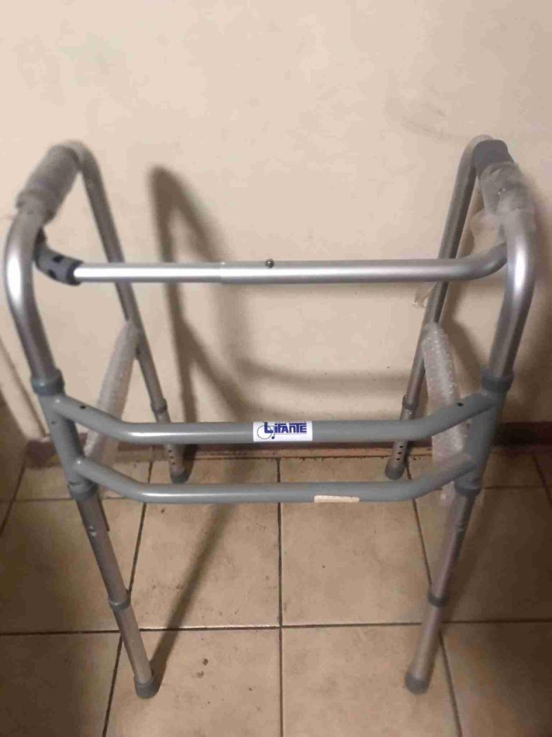 Andador de aluminio ajustable - 3