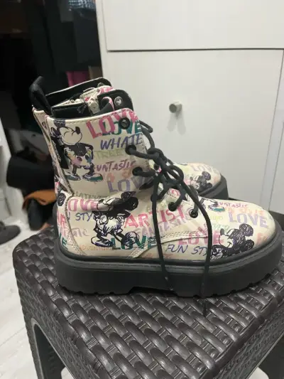 Botas estilo graffiti con Mickey Mouse - miniatura 1