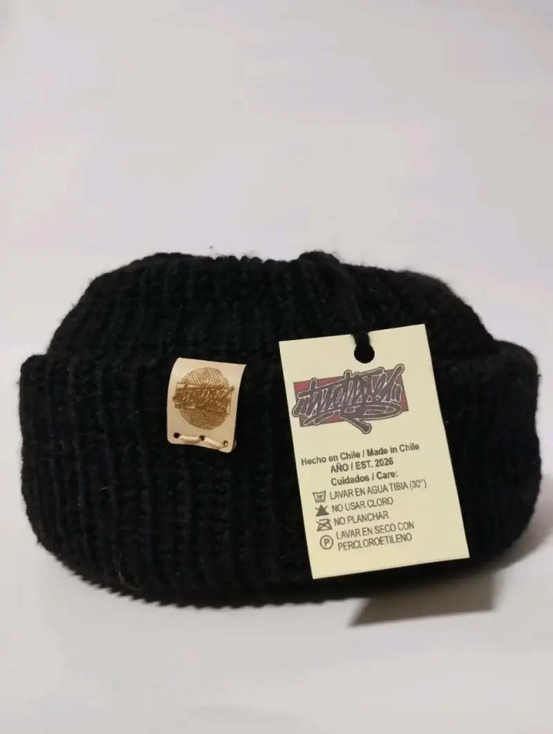 Gorro de lana negro hecho en Chile - 1