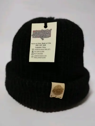 Gorro de lana negro hecho en Chile - miniatura 2