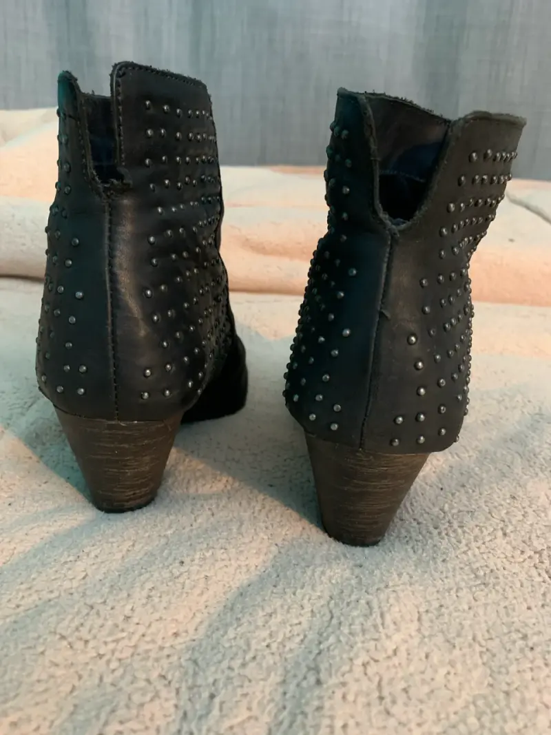 Botines cuero negros con tachas - 2