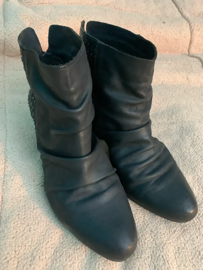 Botines cuero negros con tachas - 3