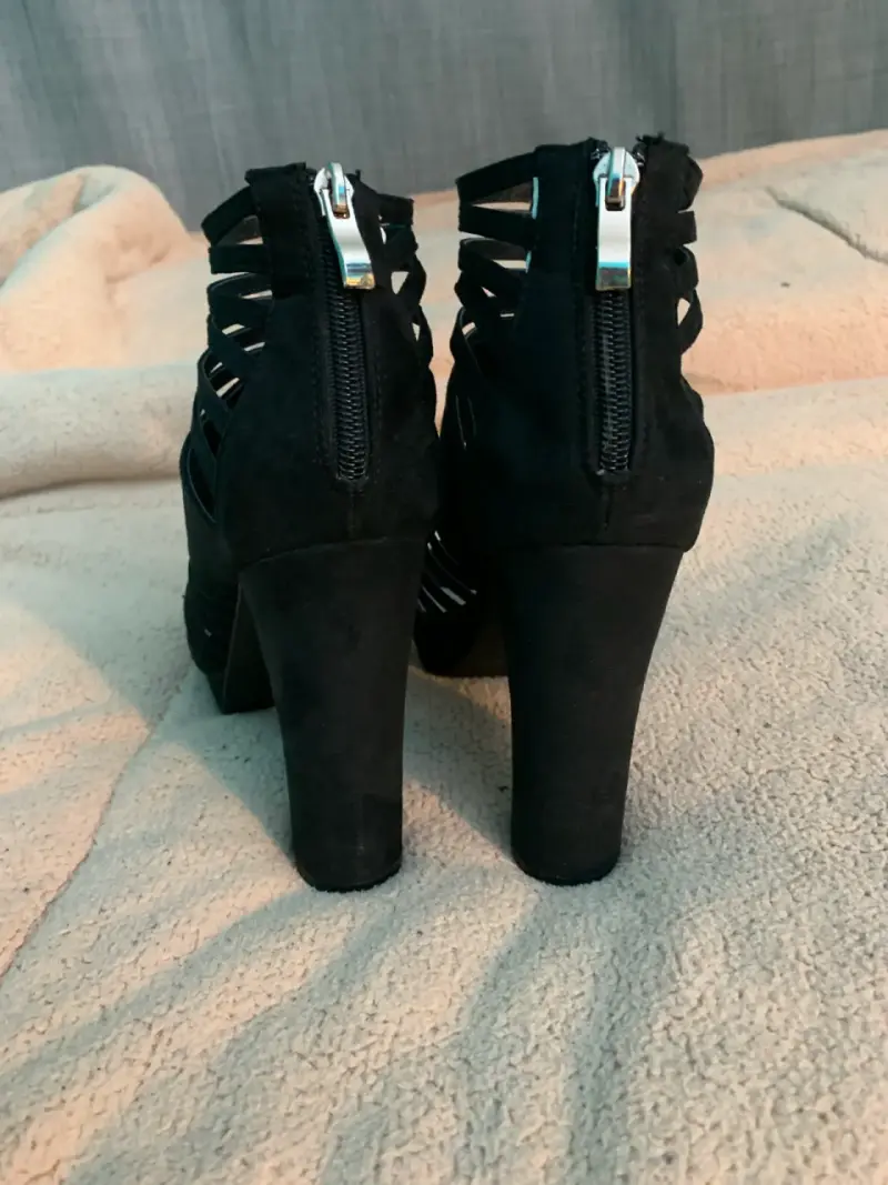 Tacones altos negros abiertos - 2