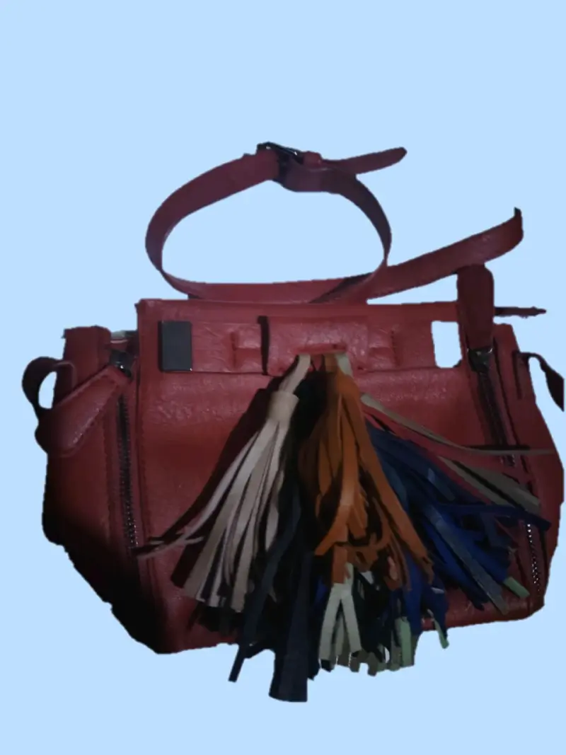Cartera roja con flecos