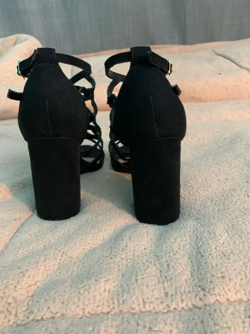 Sandalias negras de tacón alto - 2