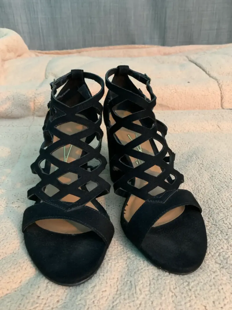 Sandalias negras de tacón alto - 3