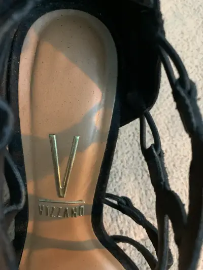 Sandalias negras de tacón alto - miniatura 4