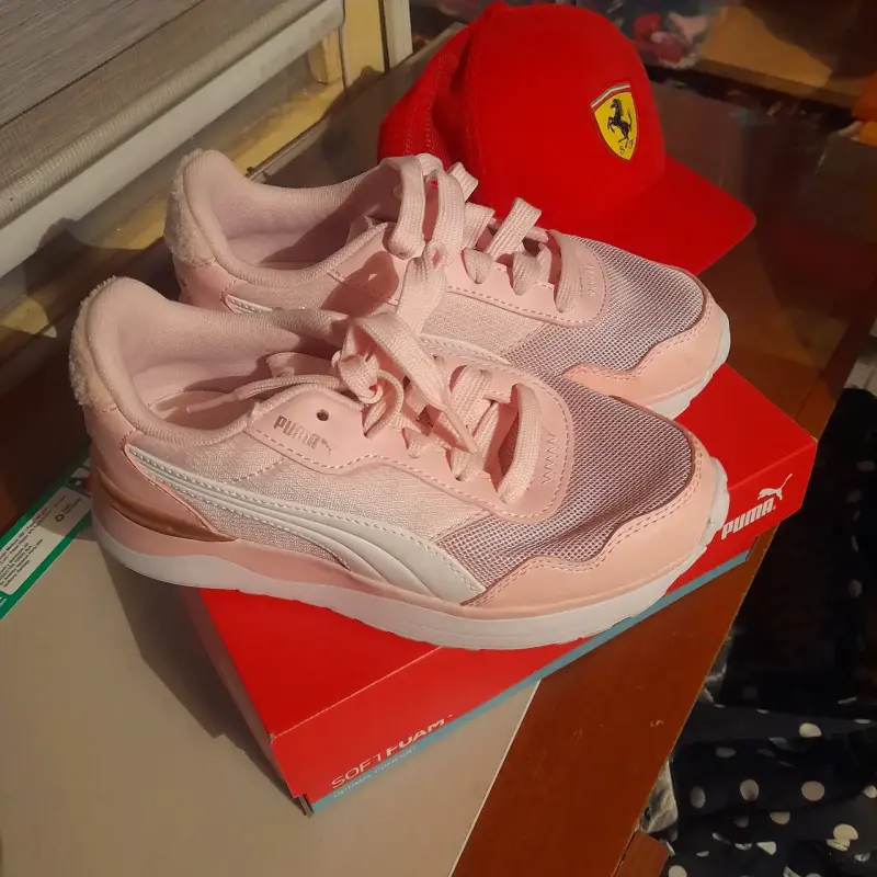 Zapatillas deportivas rosas Puma - 1