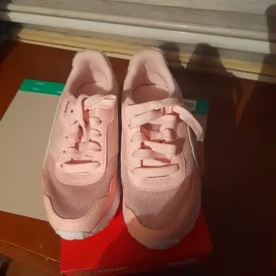 Zapatillas deportivas rosas Puma - miniatura 2