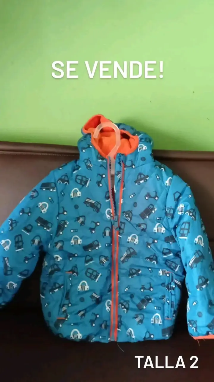 Chaqueta infantil azul estampada
