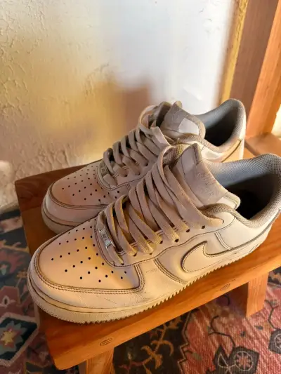 Zapatillas deportivas blancas usadas - miniatura 1