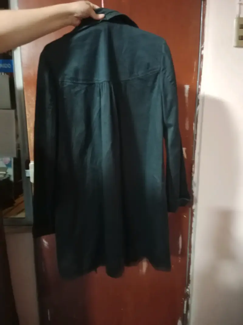 Abrigo negro de gabardina - 3
