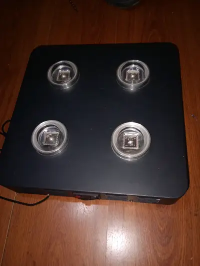 Luz LED de cultivo cuadrada - miniatura 2