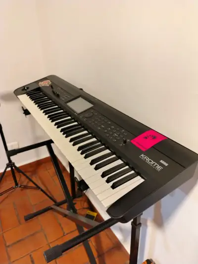 Teclado Korg Krome 73 teclas - miniatura 1