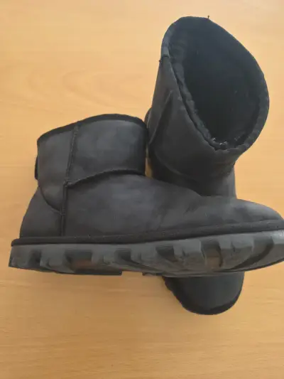 Botas negras con forro UGG - miniatura 2