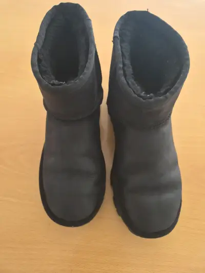 Botas negras con forro UGG - miniatura 3