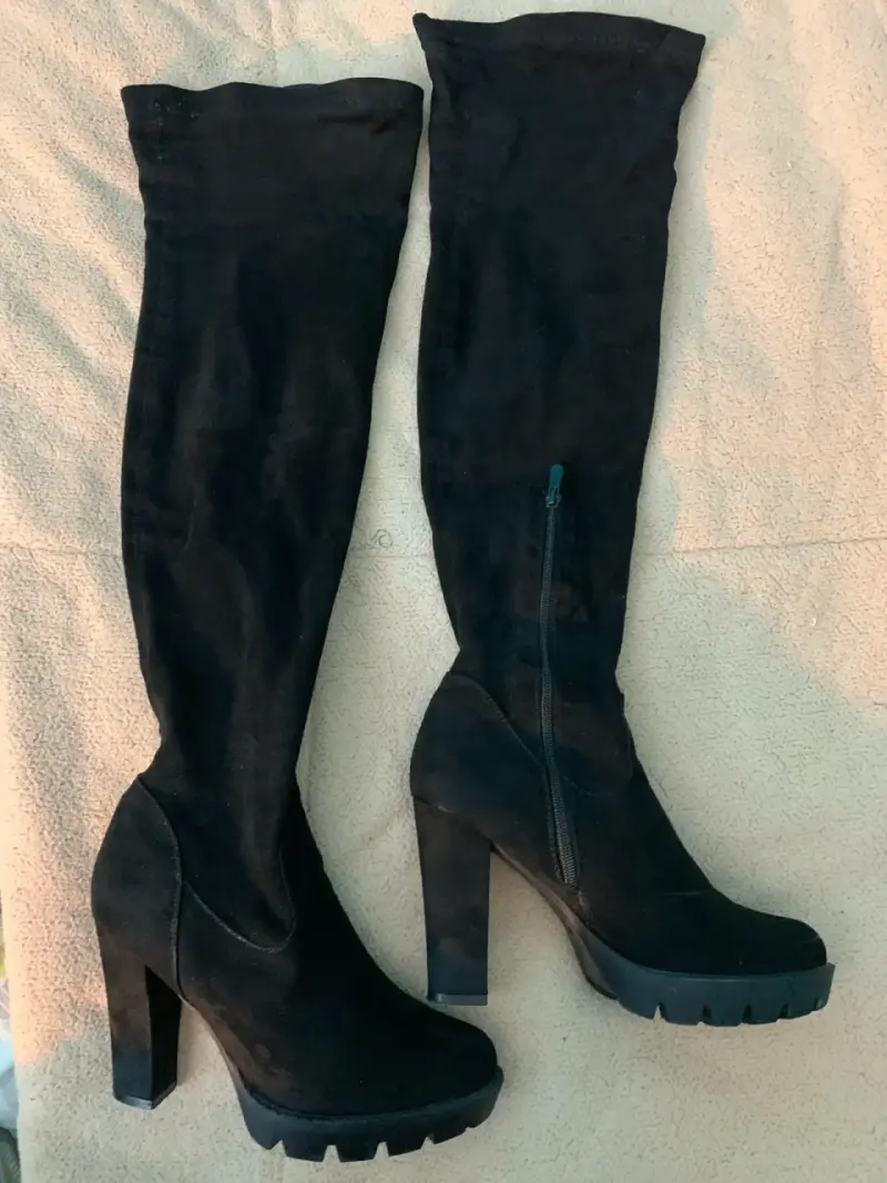 Botas negras de tacón alto - 1